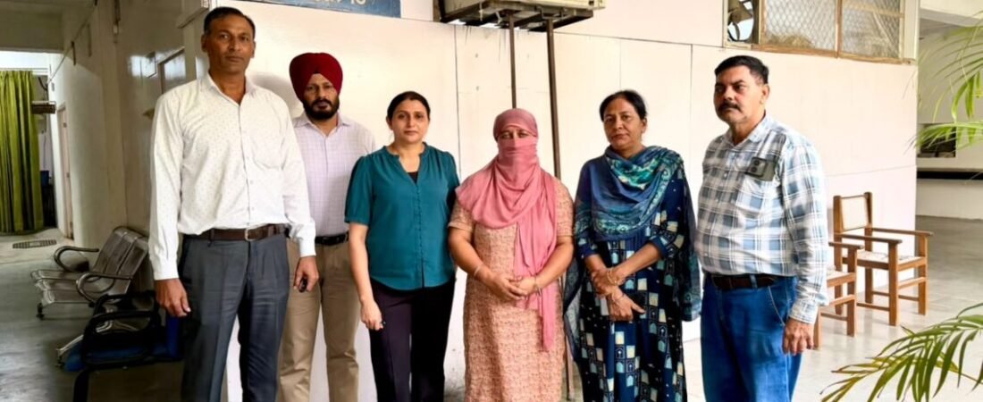 ਪਾਸਪੋਰਟ ਜਲਦੀ ਬਣਵਾਉਣ ਦੇ ਨਾਂ ਤੇ 20 ਹਜ਼ਾਰ ਰੁਪਏ ਰਿਸ਼ਵਤ ਲੈਂਦੀ ਪ੍ਰਾਈਵੇਟ ਏਜੰਟ ਕਾਬੂ