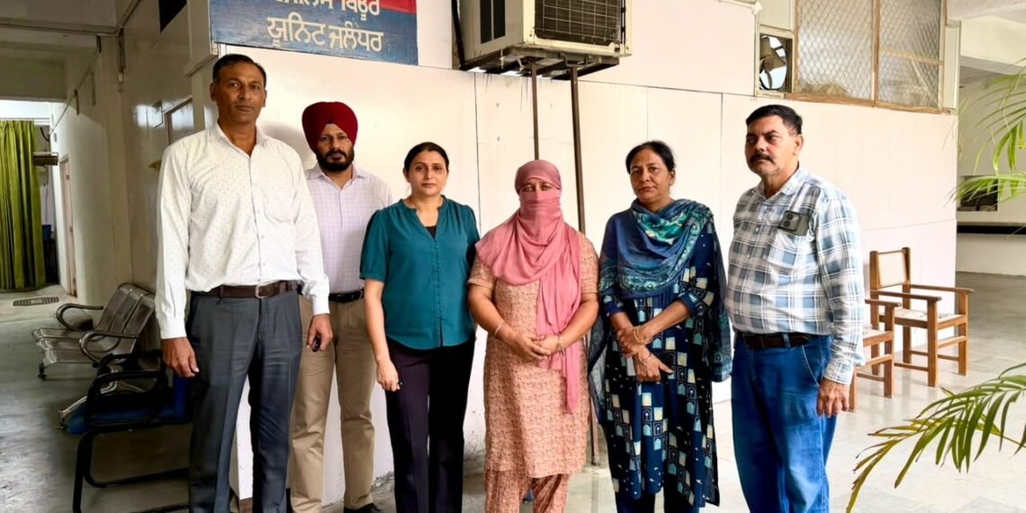 ਪਾਸਪੋਰਟ ਜਲਦੀ ਬਣਵਾਉਣ ਦੇ ਨਾਂ ਤੇ 20 ਹਜ਼ਾਰ ਰੁਪਏ ਰਿਸ਼ਵਤ ਲੈਂਦੀ ਪ੍ਰਾਈਵੇਟ ਏਜੰਟ ਕਾਬੂ